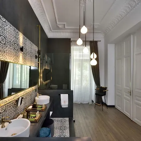2 Mazi Aparthotel
