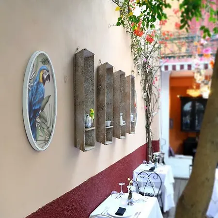 2 Mazi Aparthotel 3*